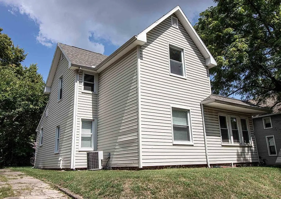 128 E Oak Street