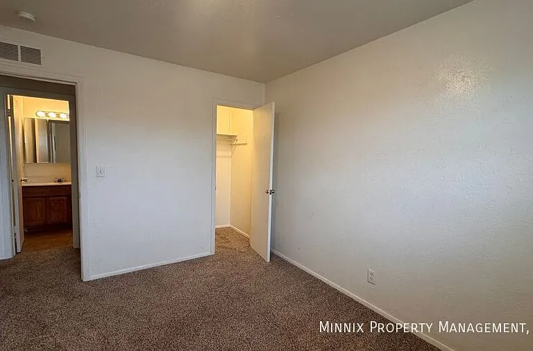 711 S Austin Ave #203 — Photo 11