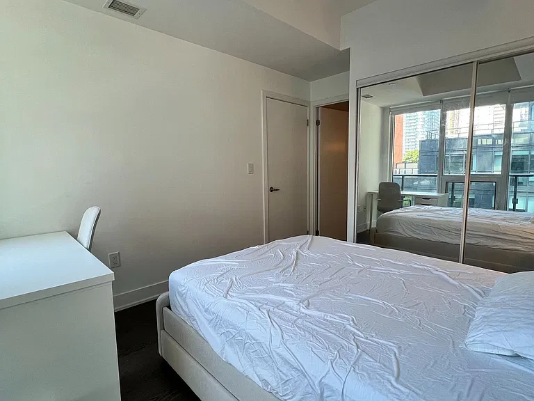 955 Bay St #607 — Photo 9