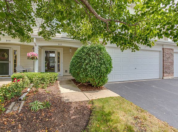 2nd image of 917 Waterford Ln #917