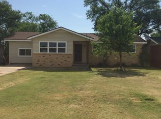 609 Hoffer St, Claude, TX 79019