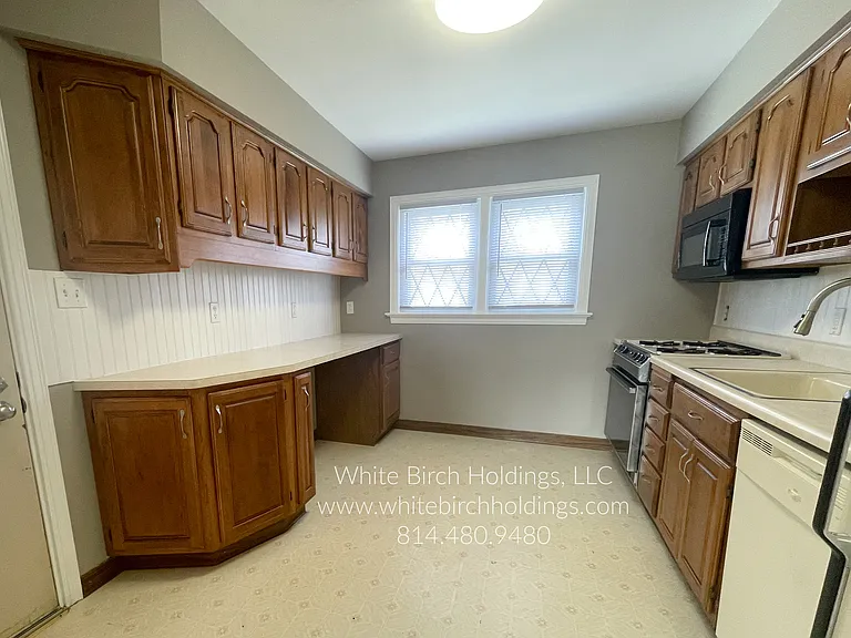 758 E 34th St — Photo 3