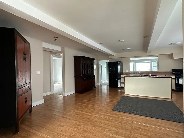 318 Bassett St — Photo 2