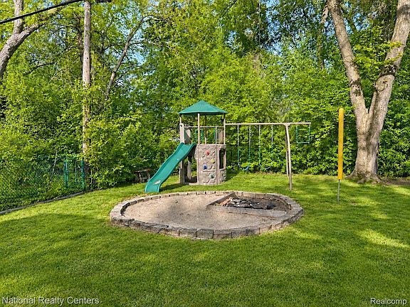 5th image of 2182 Yorktown Dr
