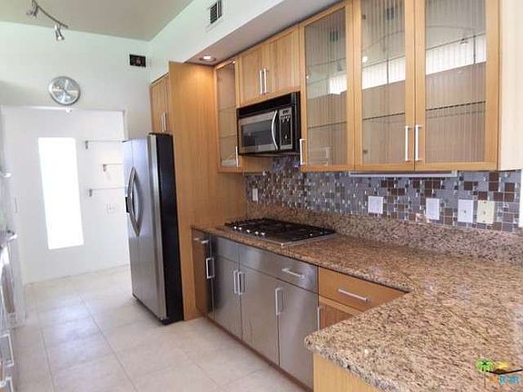 4th image of 344 Desert Lakes Dr