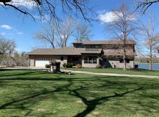 4430 N 6th St, Carter Lake, IA 51510