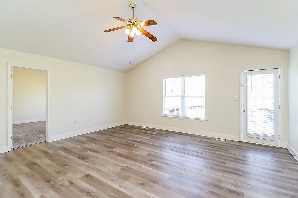 3 bed, 2.0 bath, 1310 sqft, $1,885 — Photo 4