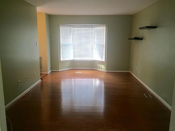 5th image of 2837 Knollside Ln