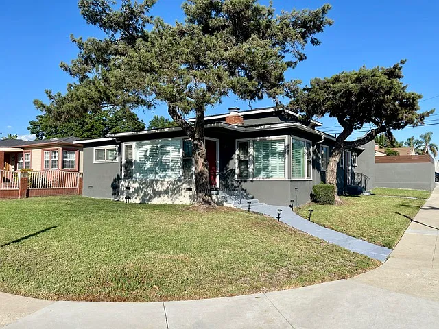 8940 S 12th Ave — Photo 1