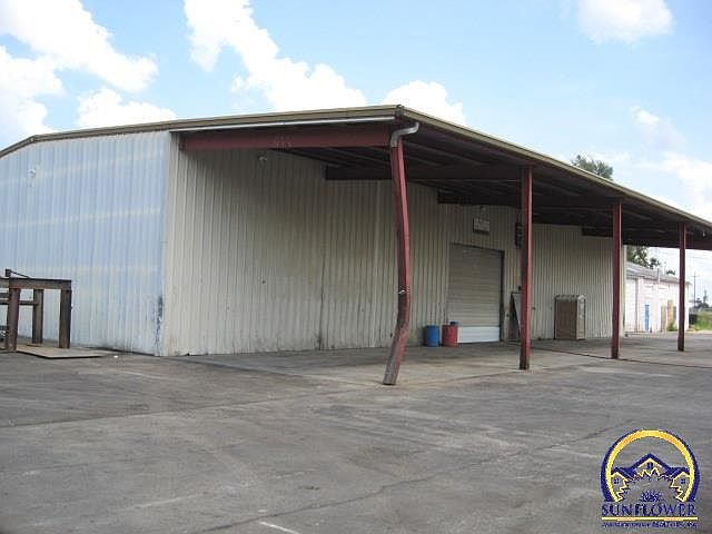 2nd image of 131 SE Golden Ave