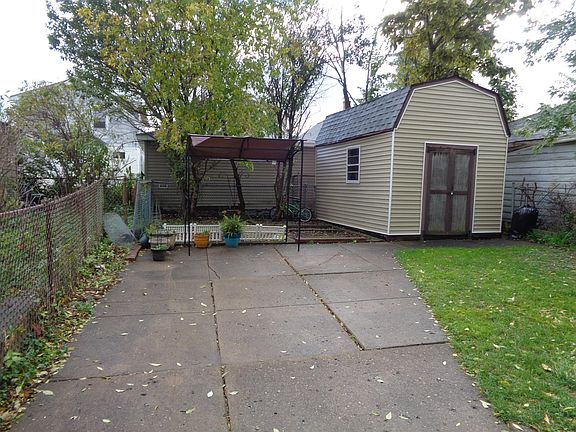 2nd image of 589 Winspear Ave