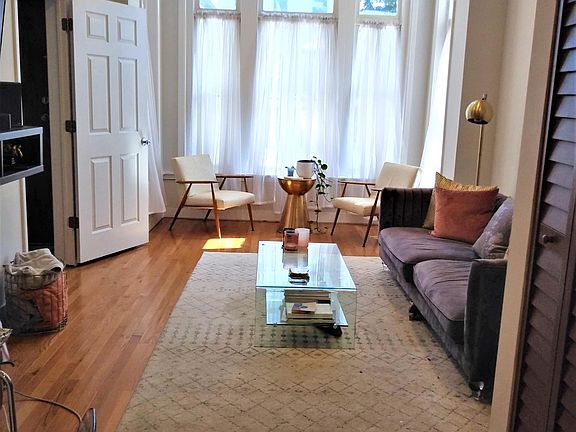 3rd image of 1512 W Erie St APT 1F