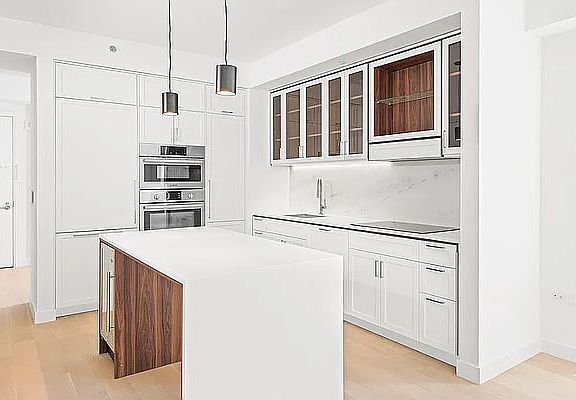 3rd image of 115 E 55th St APT 11B