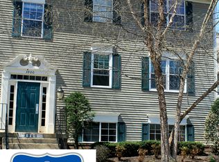 3900 Golf Tee Ct APT 301, Fairfax, VA 22033