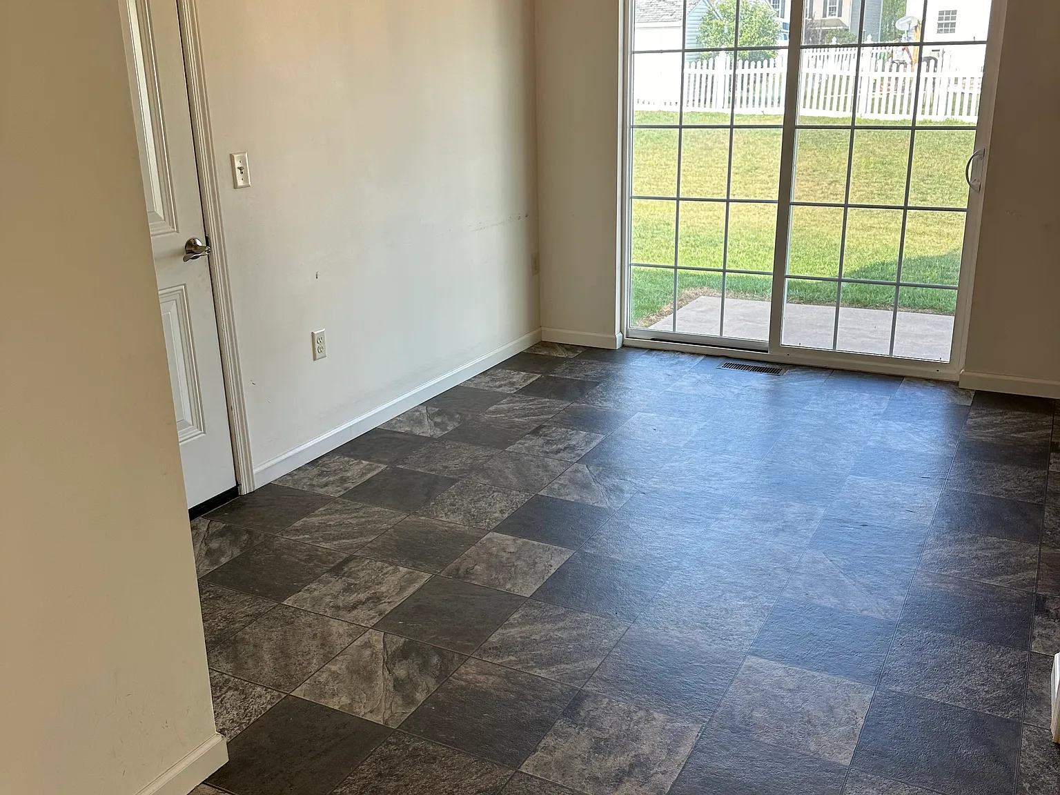 4 bed, 1600 sqft, $2,500 — Photo 4