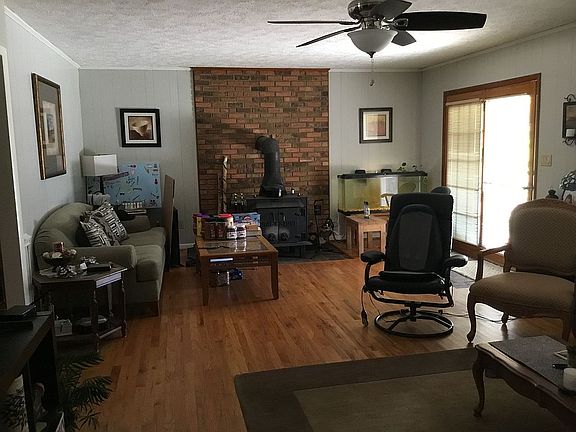 3rd image of 125 Whispering Pine St