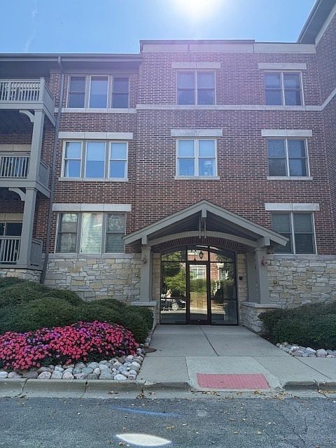1st image of 275 E Railroad Ave Unit 206