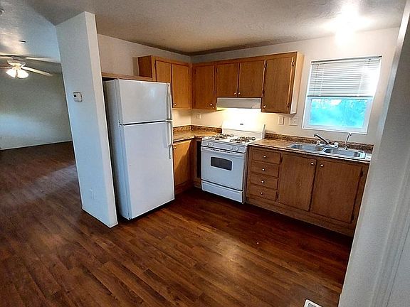 3rd image of 3959 Cartwright St