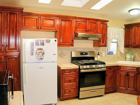 4th image of 24922 Muirlands Boulevard #91