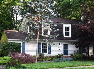 9822 Hill St, Kensington, MD 20895