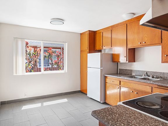 5th image of 710 E 6th St #6