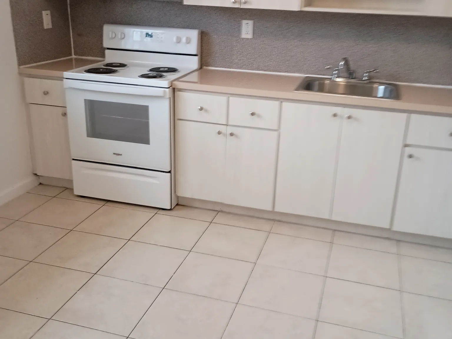 2 bed, 1000 sqft, $2,200 — Photo 2