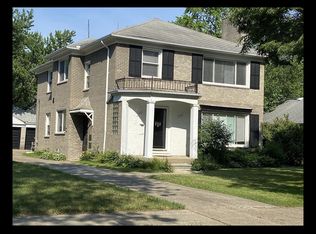 742 Harcourt Rd, Grosse Pointe Park, MI 48230