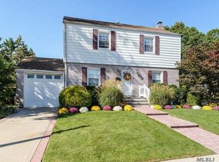 6 College Pl, Garden City, NY 11530