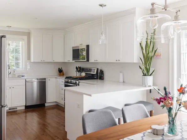 139 Franklin St #A, Stoneham, MA 02180