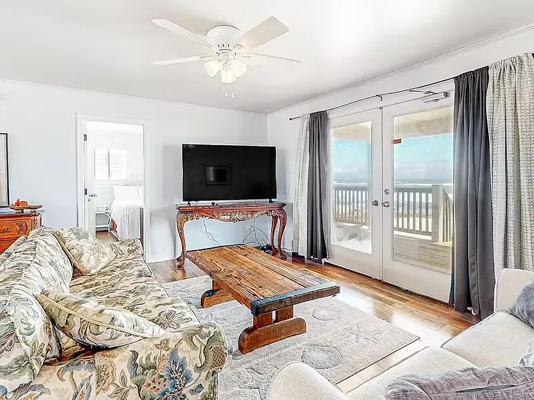 5994 Beach Blvd — Photo 14