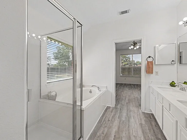 18314 Manorcliff Ln — Photo 20