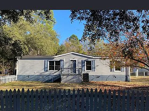 305 Fountain Lake Dr, Eutawville, SC 29048