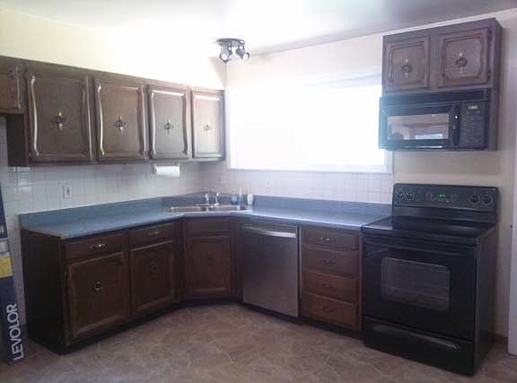 Kitchen / Clean and Cute