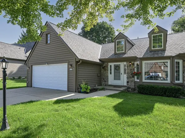 3820 South Oakbrook DRIVE, Greenfield, WI 53228