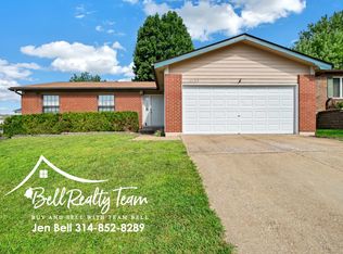 12123 Beckford Estates Dr, Maryland Heights, MO 63043