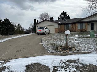 13191 Golden Ct, Fenton, MI 48430