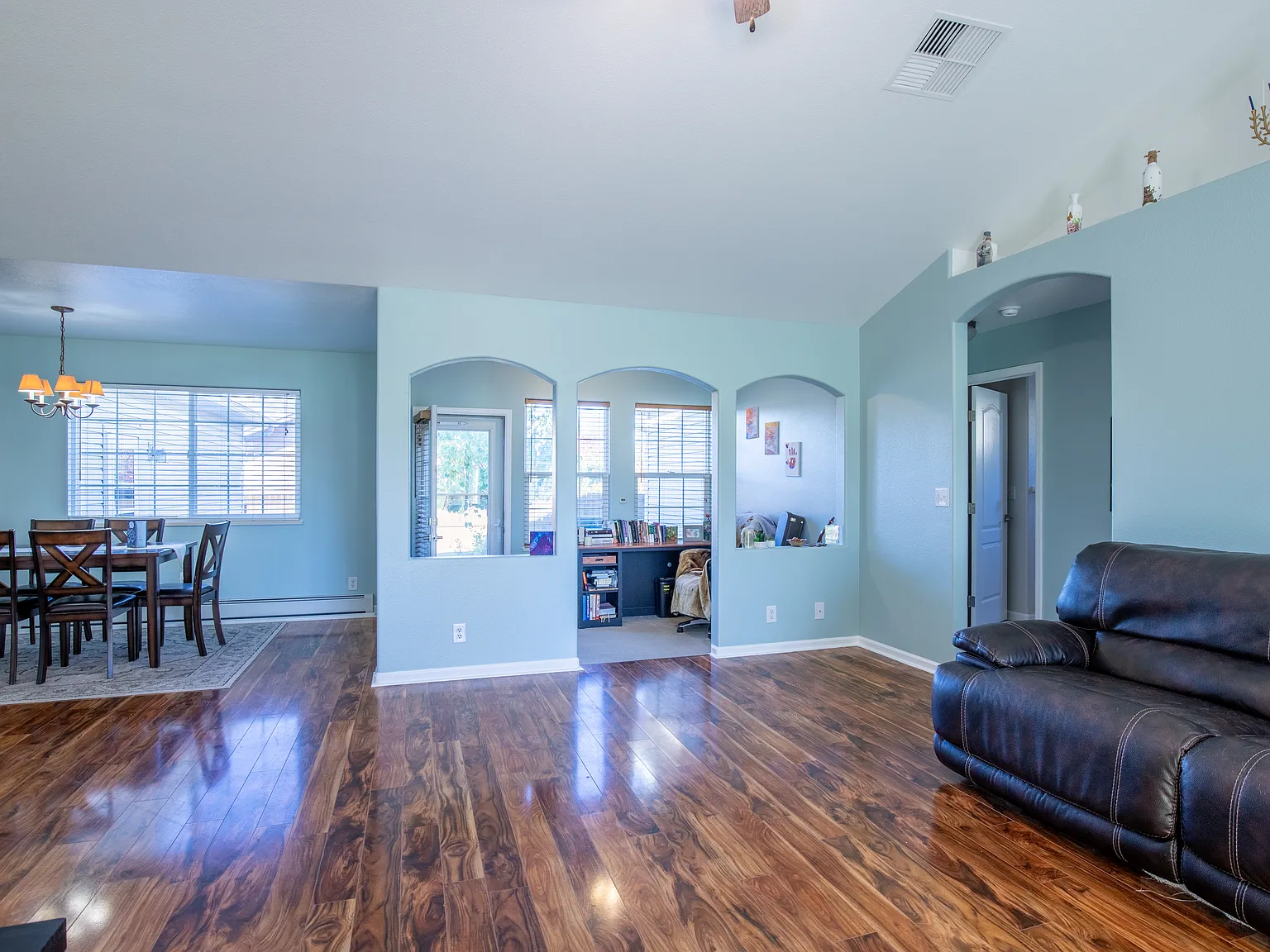 3 bed, 1584 sqft, $2,225 — Photo 3