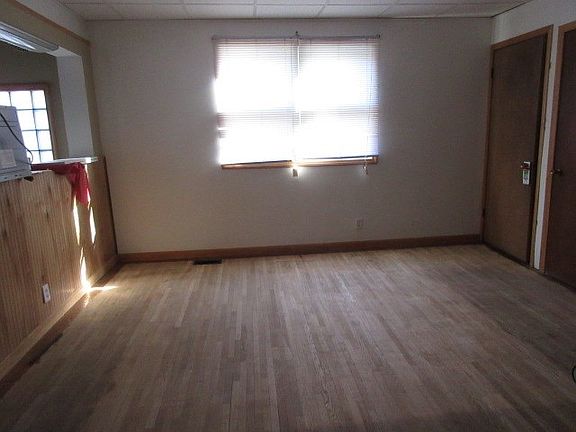 4th image of 2124 Putnam St