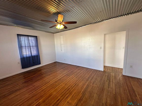 3rd image of 709 E 4th St