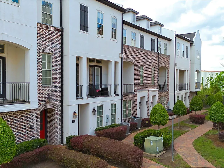 2029 Fannin Sta N — Photo 7