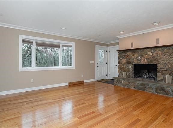 4th image of 28 Mill Ln
