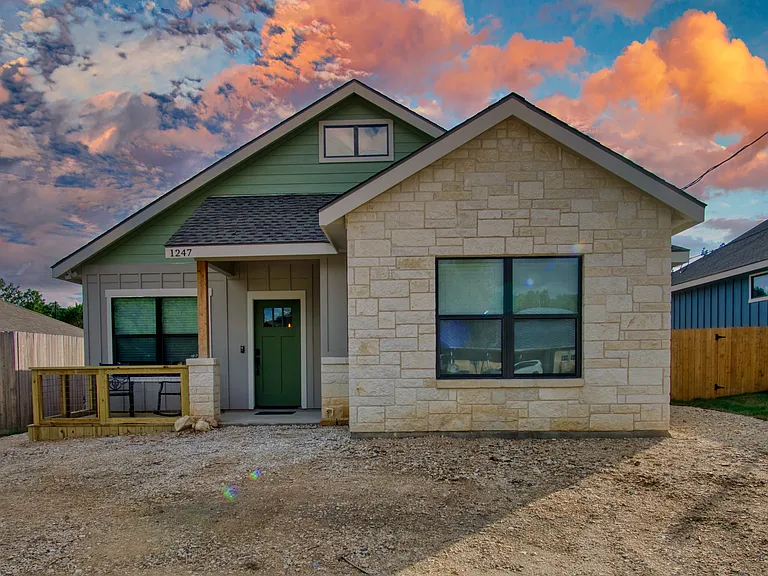 1247 Greenhill Dr — Photo 25