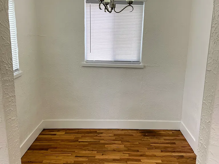 323 N Spruce St — Photo 13