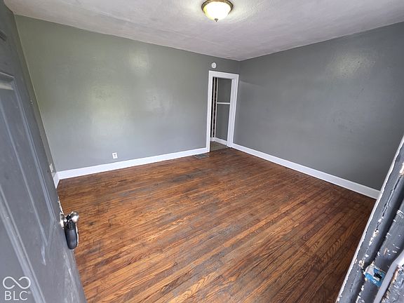 2nd image of 815-821 E 19th St