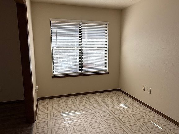 4th image of 139 Barrett Pl