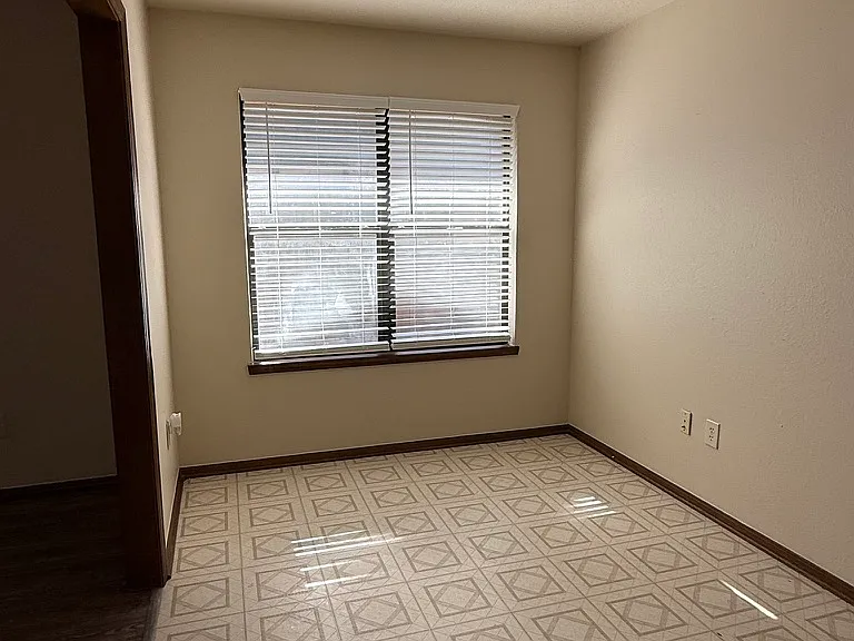 139 Barrett Pl — Photo 4