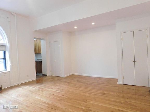 2nd image of 274 W 71st St APT 4