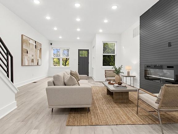 3rd image of 515 W Abbottsford Ave