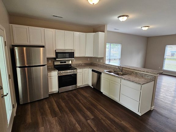 2nd image of 1420 Swallow Ln
