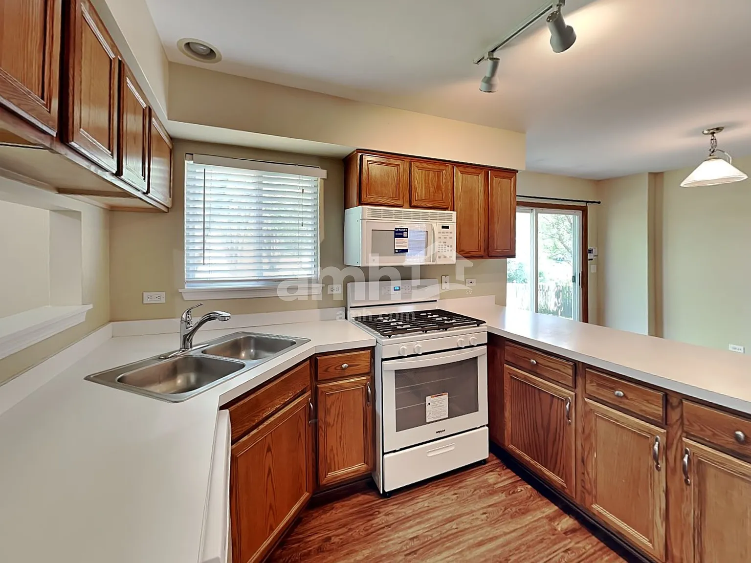 4 bed, 2.5 bath, 2188 sqft, $3,505 — Photo 4